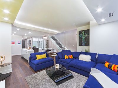 Queen West Downtown | 4 Bedroom, 3 Bath, Free Park