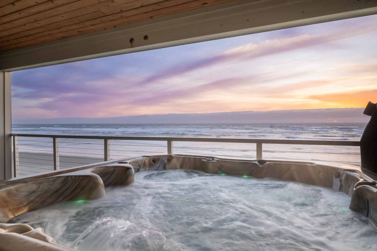 Oceanfront Hot Tub, Dog Friendly Beach Retreat gallery image 3