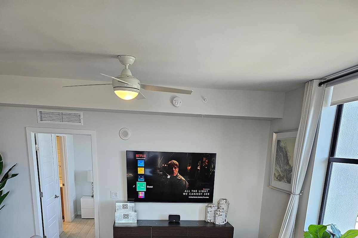 Luxury Penthouse 2 Bedroom Near Las Olas BLVD gallery image 3