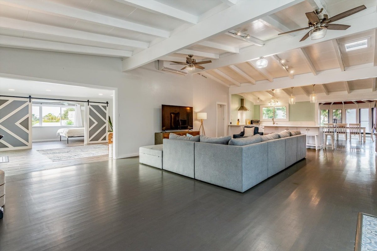 The Pool House in Kailua with 3,200 sf, 6bed/4bath gallery image 4