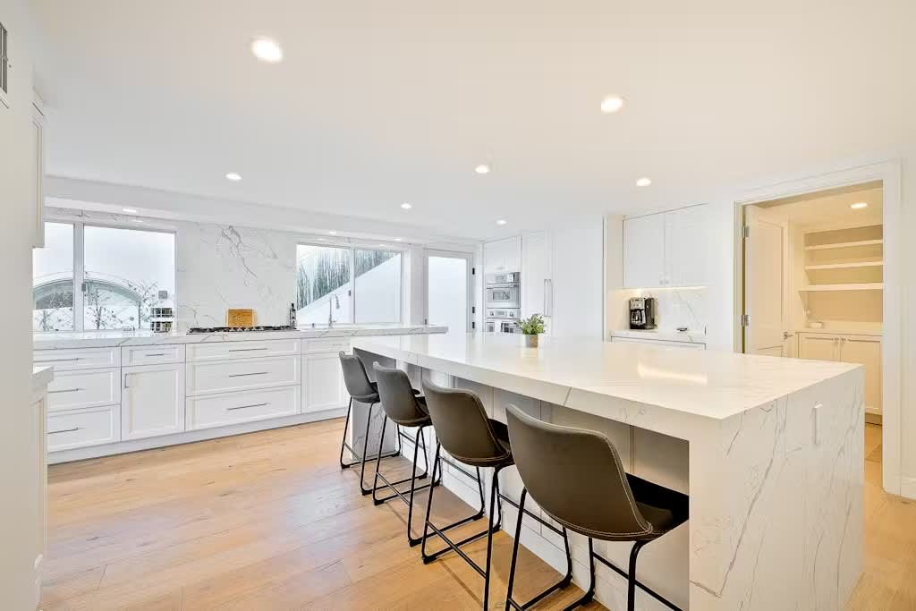 Cliffside Haven, Where Ocean Meets Sky gallery image 3