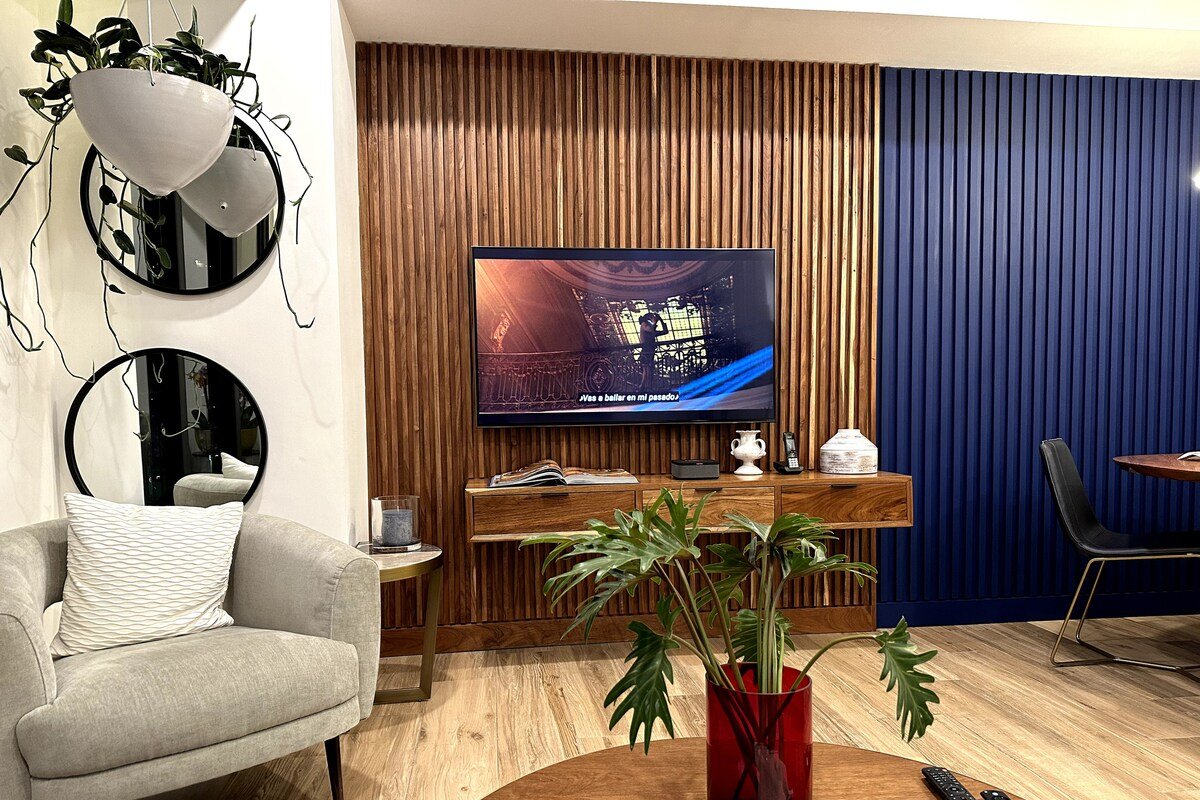 Luxe 2BR Apartment with Linear Park View! gallery image 4