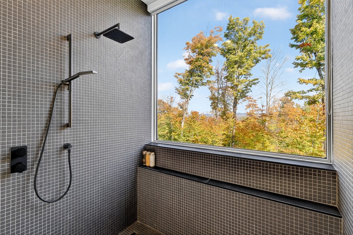 Ultra Luxury Chalet: Private Oasis, Spa, Sauna gallery image 4