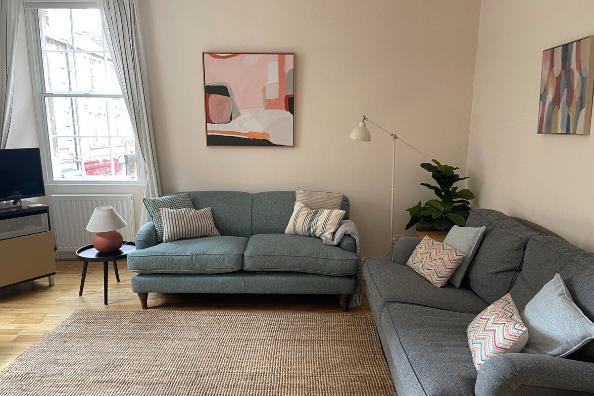 Central Apt, 2 mins to Princes St and tram gallery image 3