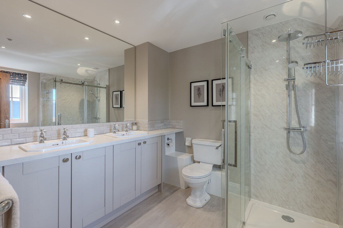 Waterloo Lodge | Holiday at Home gallery image 2