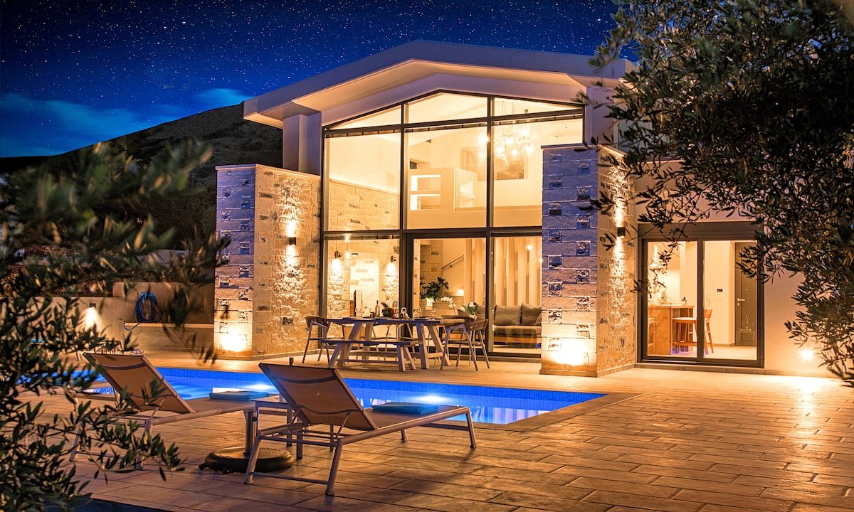 Moonlight Grand Villa Heated Pool up to 45 gusts gallery image 2