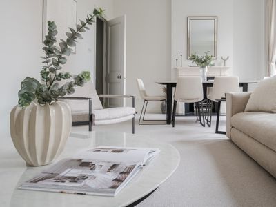 Exquisite Cadogan Square Apartment with Lift