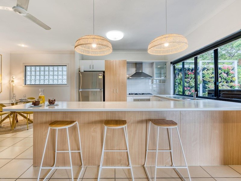 24 Nautilus – Beautiful Home on the Hill gallery image 3