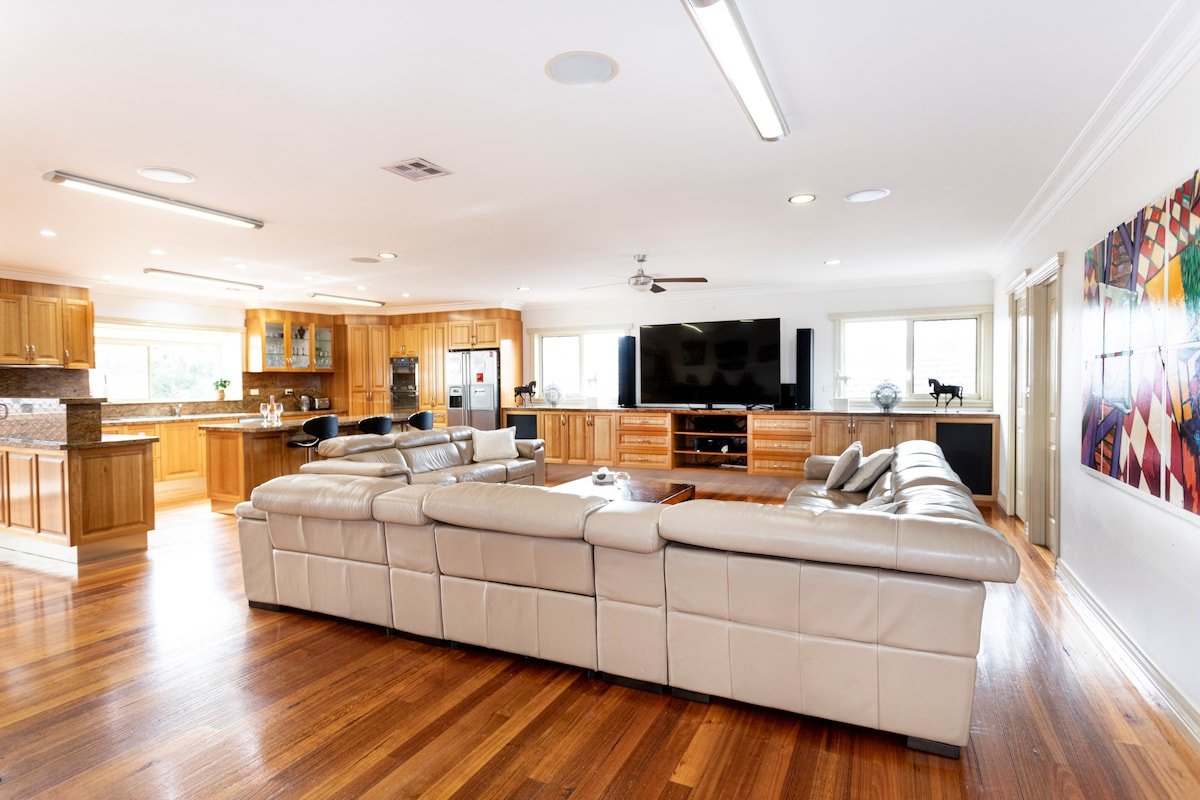 Indoor Heated Pool & Spa-The Pomegranate gallery image 3