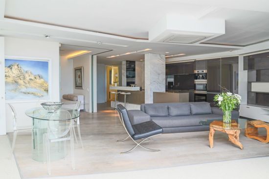 Photo 4 of Victoria Rd Luxury Apartment 101 accommodation in Camps Bay, Cape Town with 1.5 bedrooms and 2 bathrooms