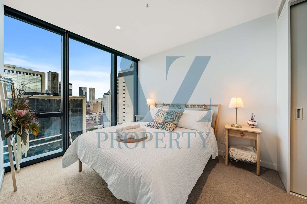The Urban Canvas – Artistic 2BR in the City gallery image 2