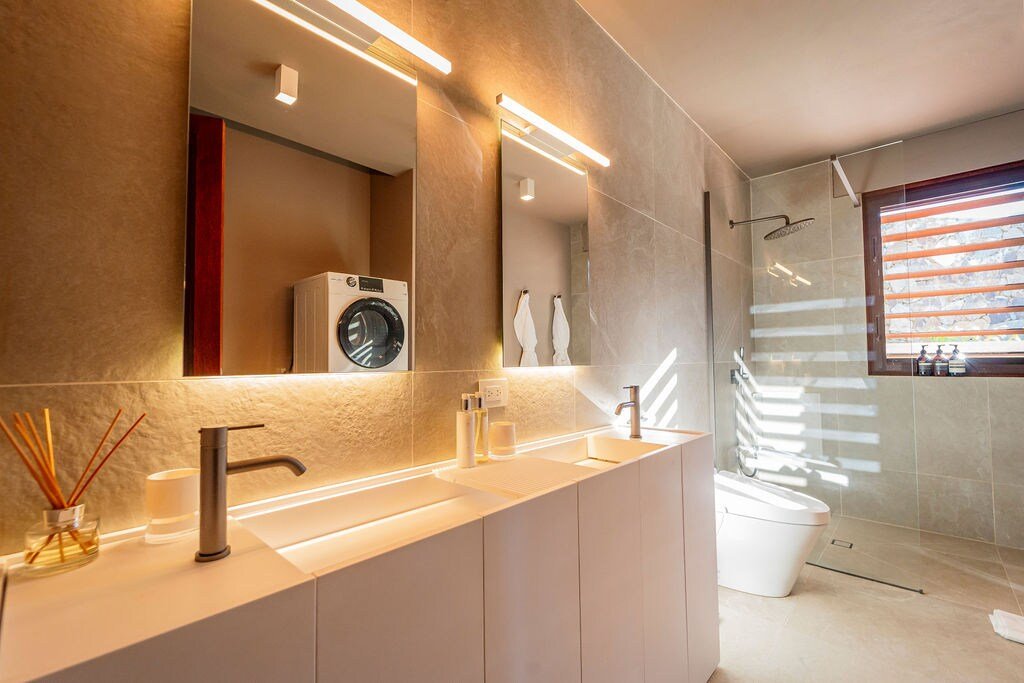 Spacious Apartment with Patio gallery image 2