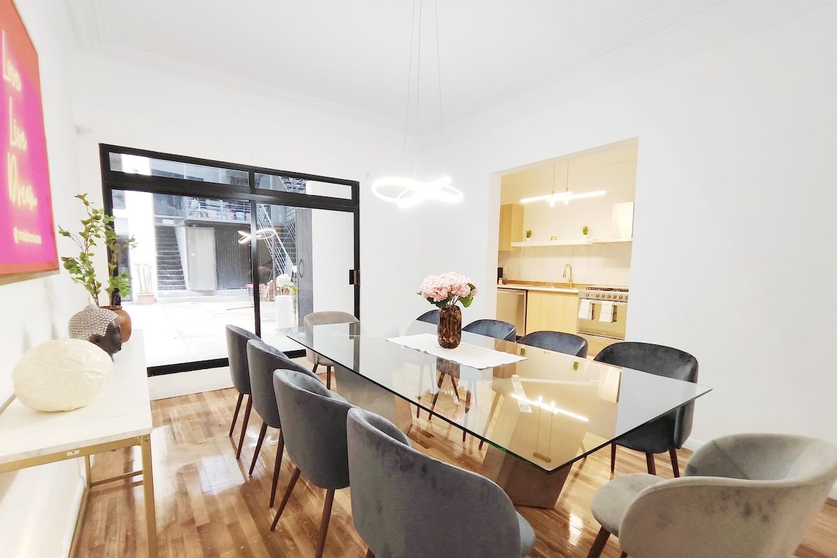 Perfect for Groups: Chic 4-Bedroom + 1 Loft gallery image 4