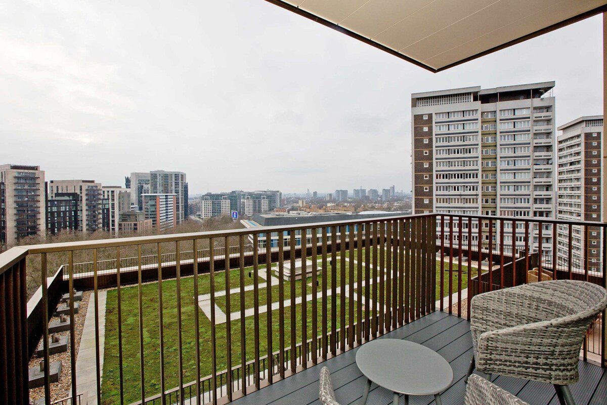 Skyline Sanctuary with City Views gallery image 4