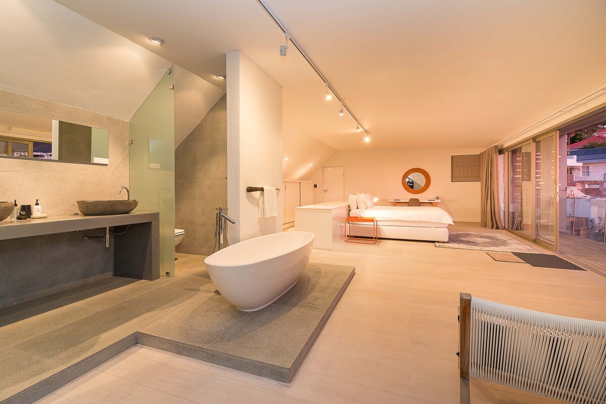 Argyle Villa with heated pool, gym & German TV gallery image 5