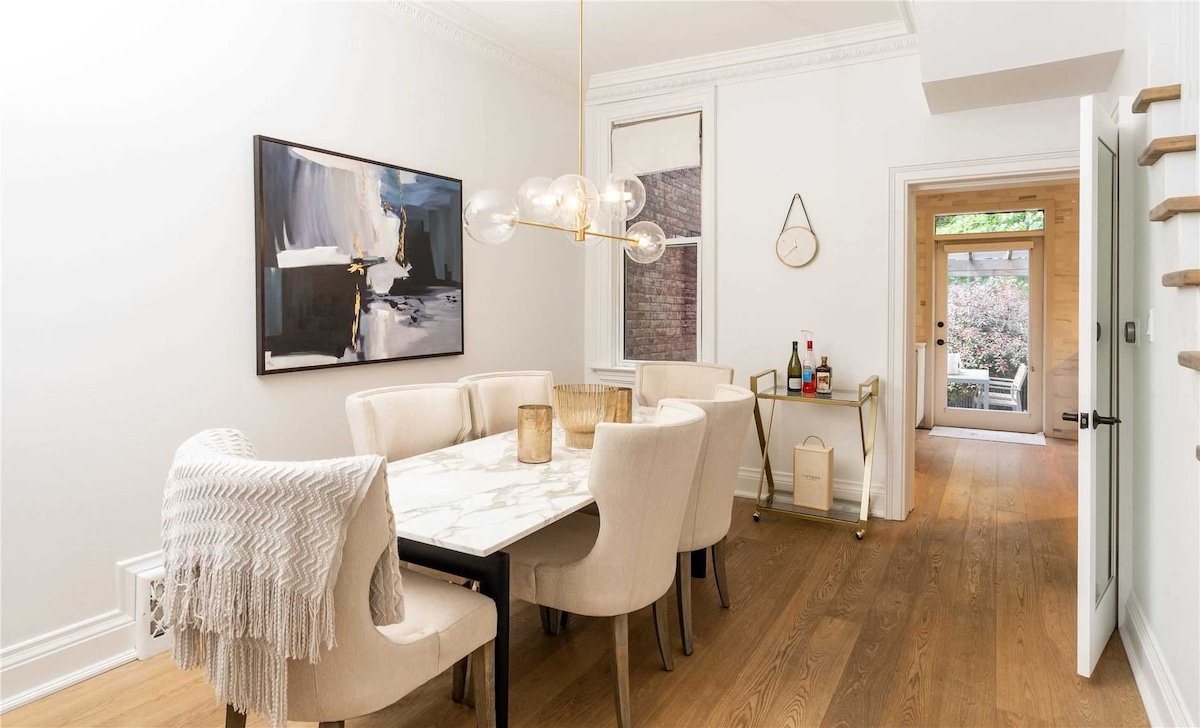 Stunning Yorkville Townhome Backing onto Park gallery image 4