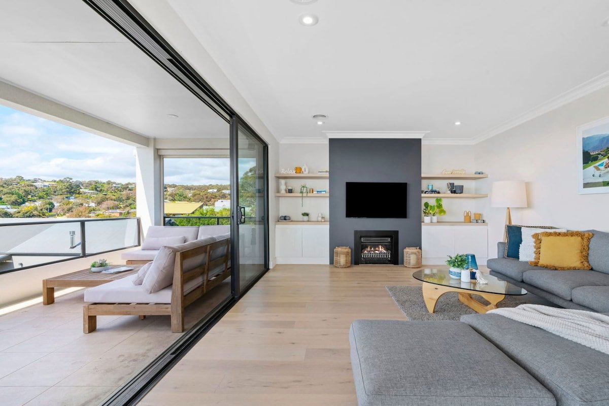 Luxury Entertainer – Bay Views, Infinity Pool gallery image 4