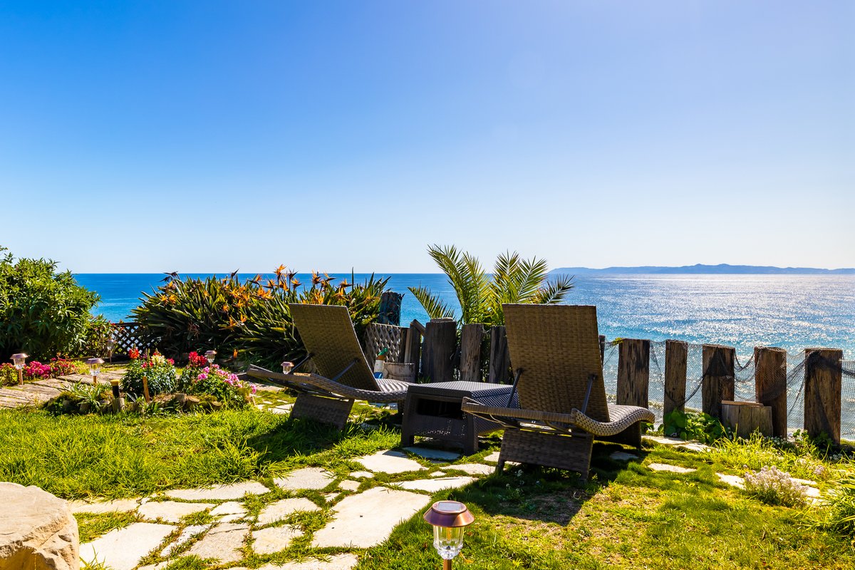 Oceanfront(2730 sqft)w/Spa, HugeDeck+Garden+VIEWS