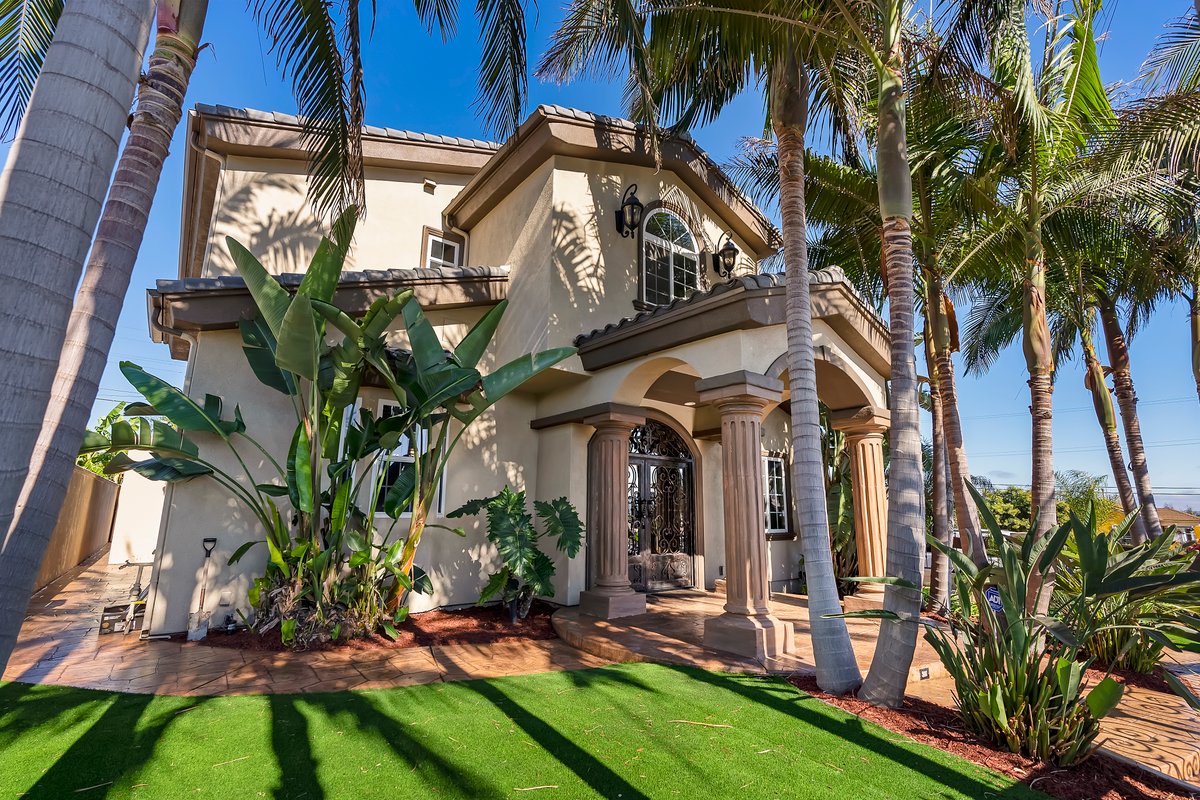 Elegant Mansion near Downtown SD with Jacuzzi
