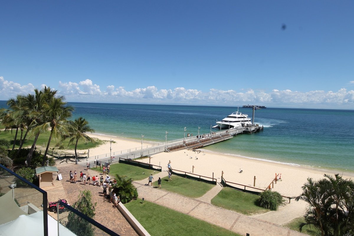 Deep Blue 11 – Beachfront Apartment gallery image 2