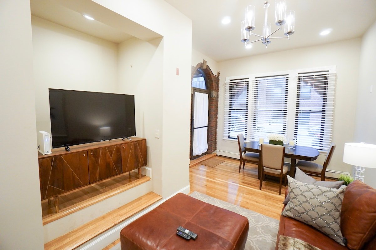 Fabulous North End 3 BR | 1.5 BA in Little Italy gallery image 3