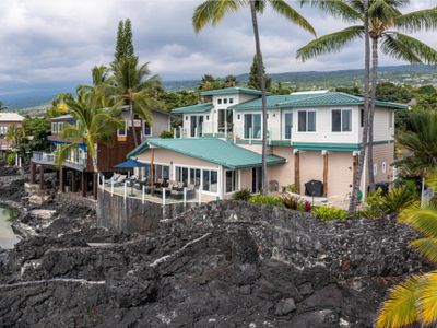 Amazing Oceanfront 4 Bedroom Home on Alii Drive!