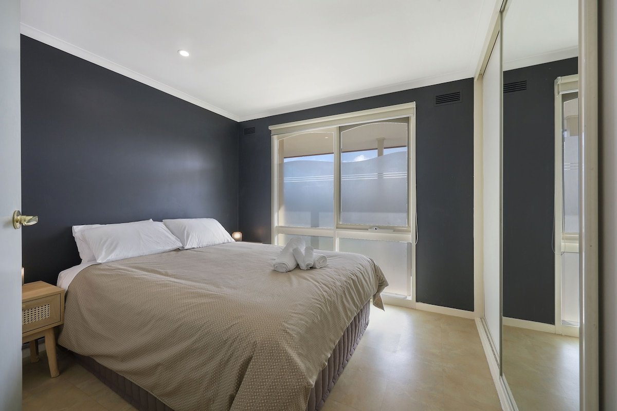 Logans Beach Apartments – The Beach House gallery image 5