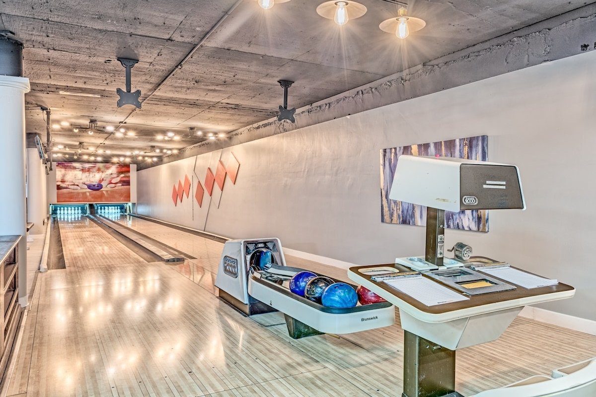 777Rentals – 11BR/11BA – Bowling Villa gallery image 3