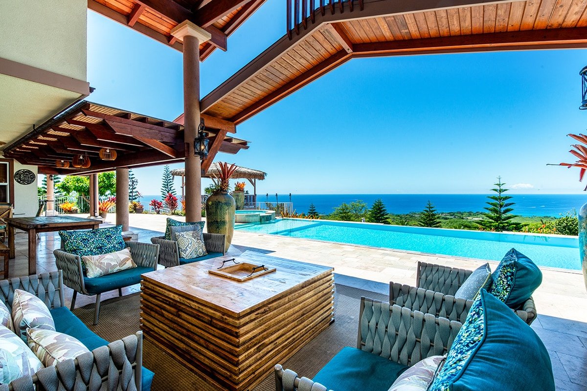 Quintessential blend of Luxury, hosted rental. gallery image 5