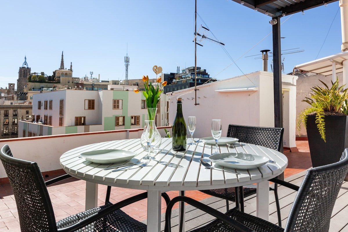 El Born Sunny View Terrace, Quiet, Walk Everywhere gallery image 3