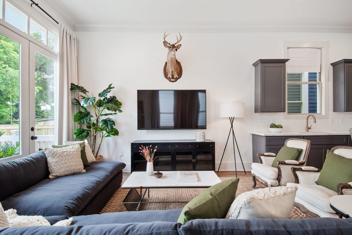 Relaxing Home | Private Heated Pool gallery image 2