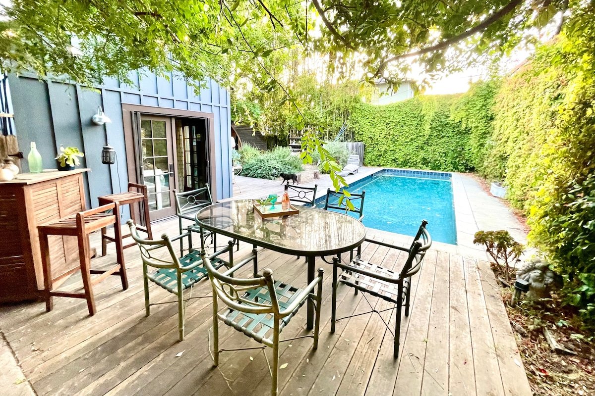 Charming LA Home with pool, hot tub, sauna gallery image 2