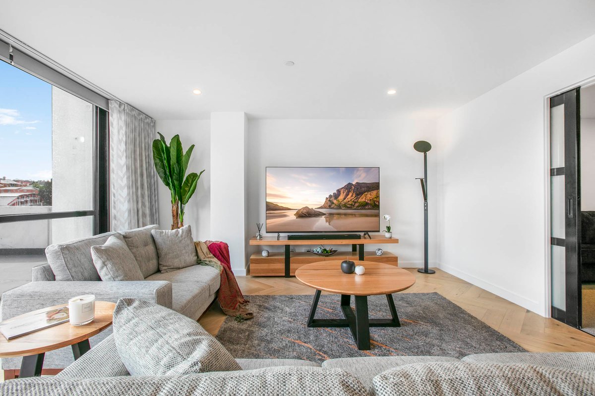 Luxury CBD Penthouse – Breathtaking Mountain Views