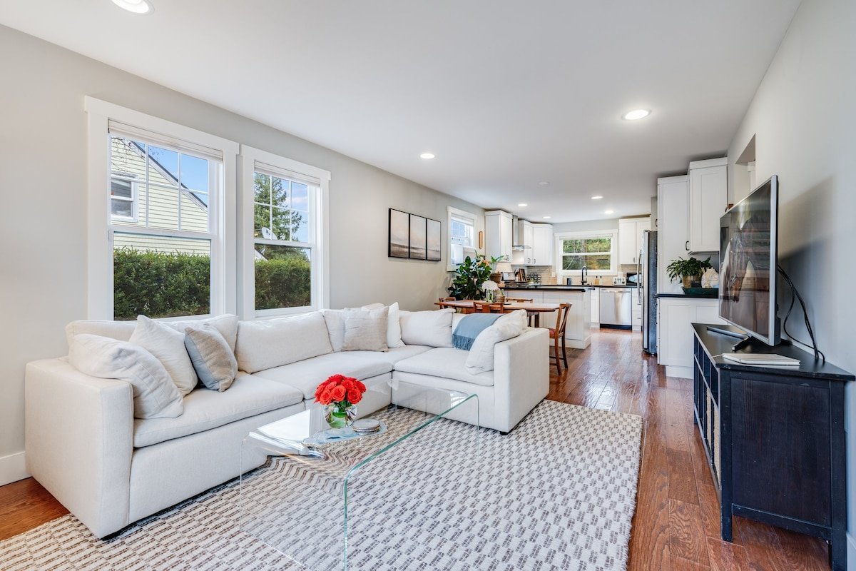 Quiet West Seattle Home- Best Location! gallery image 4