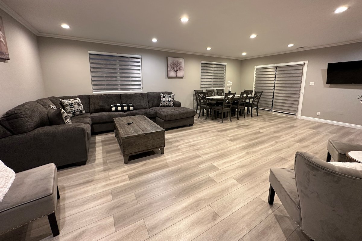 Cozy Home with Pool & Jacuzzi gallery image 4