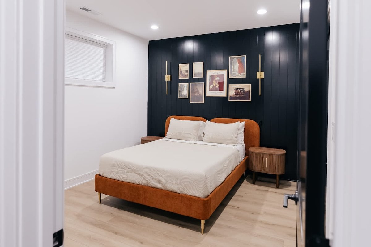 Parisian Retreat near University of Chicago Campus gallery image 3