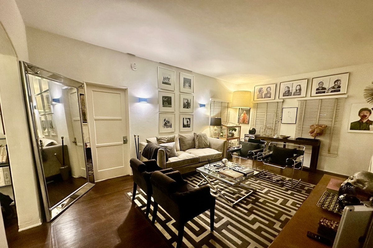 Rodeo Dr – Free Parking – Designer 2 Bedroom gallery image 4