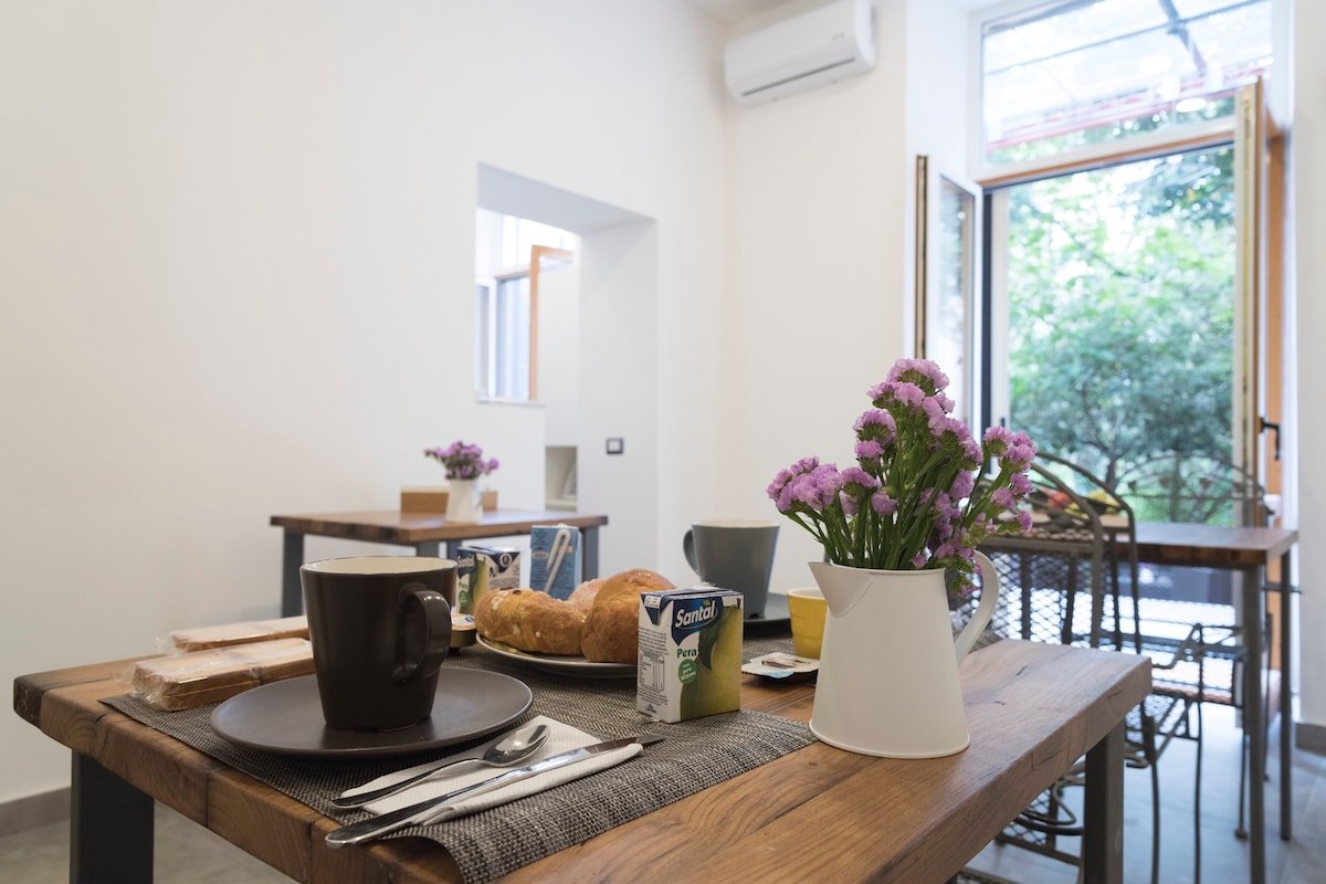 B&b, la casa di flora centro storico Giardino. gallery image 4