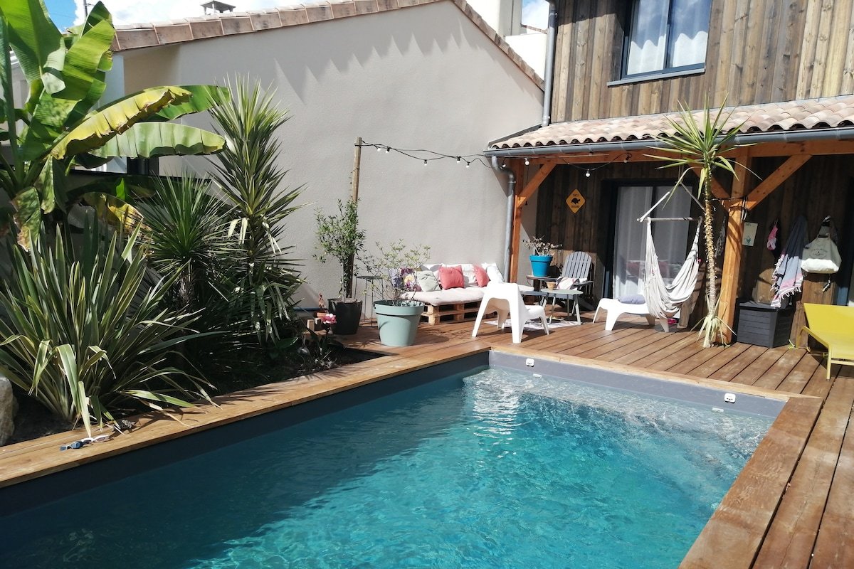 Maison en bois familiale avec piscine gallery image 4