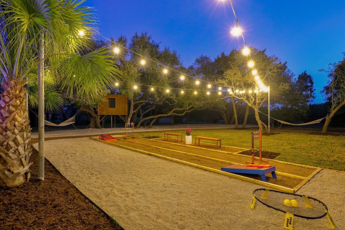 Pool | Hot Tub | Pool Table | Basktball | Fire Pit gallery image 4