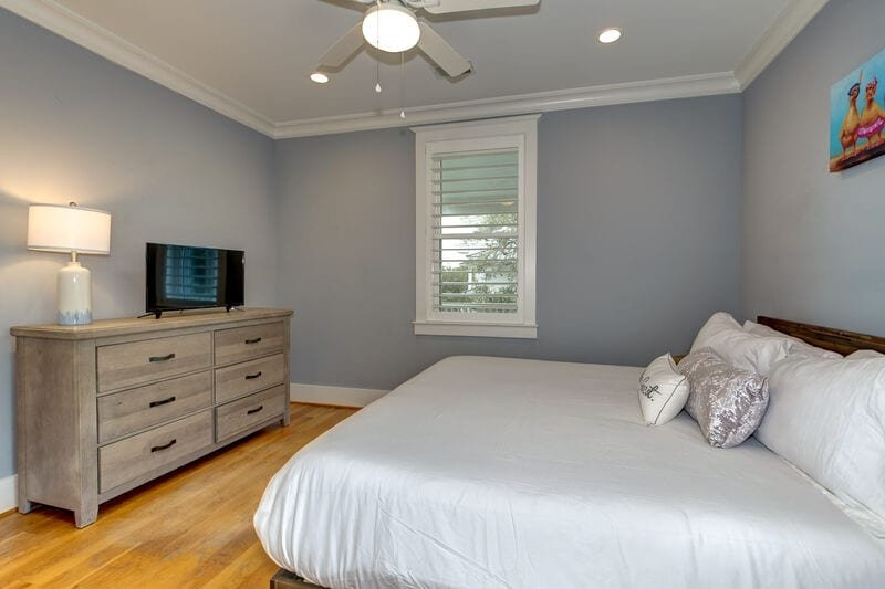 4202 Palm Blvd. – 7bd, pool, putting green gallery image 4