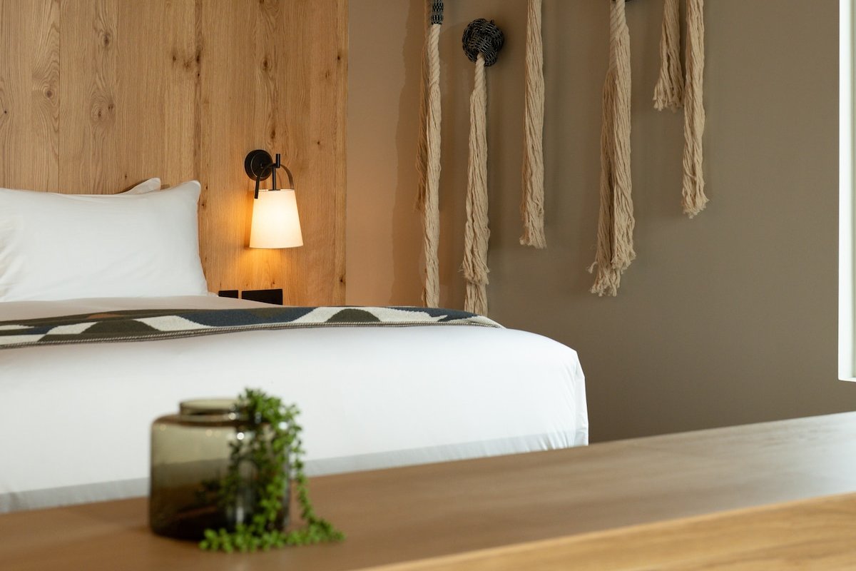 Luxury Bungalow w Hot Tub at Brasada Ranch (21+) gallery image 4