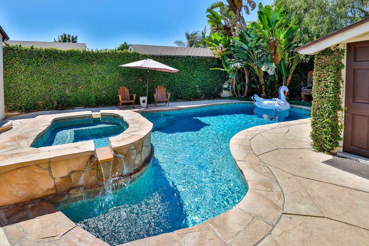 City Paradise: Saltwater Pool/Spa and Ping-Pong