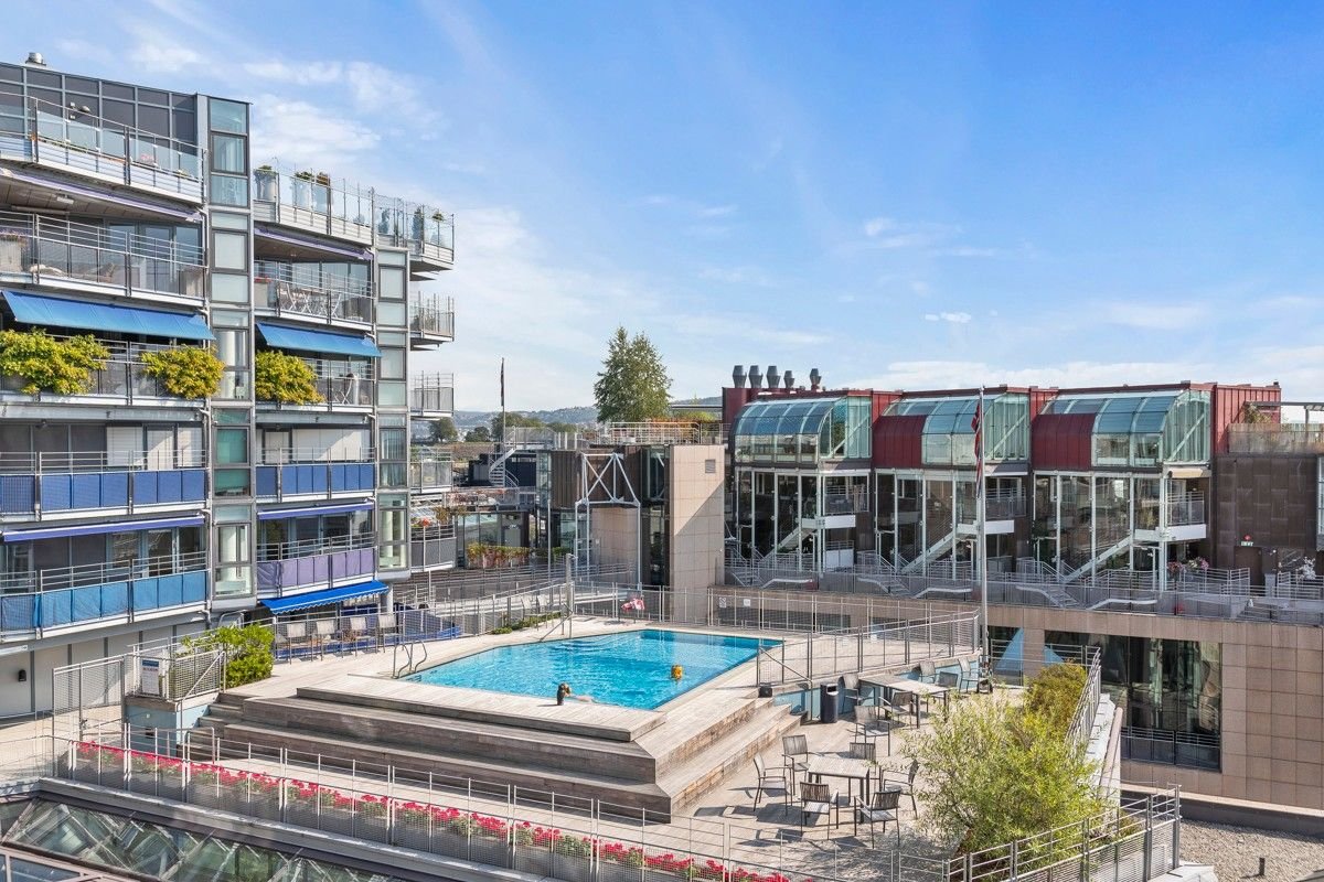 Aker Brygge Sea View – Elegant 2BR Apt, 9th Floor gallery image 2