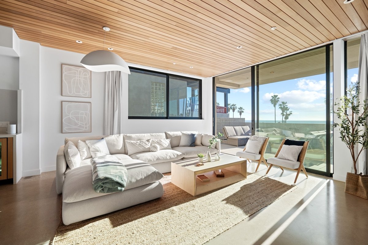 Luxe Oceanfront Venice Beach Escape – Rooftop Deck gallery image 2