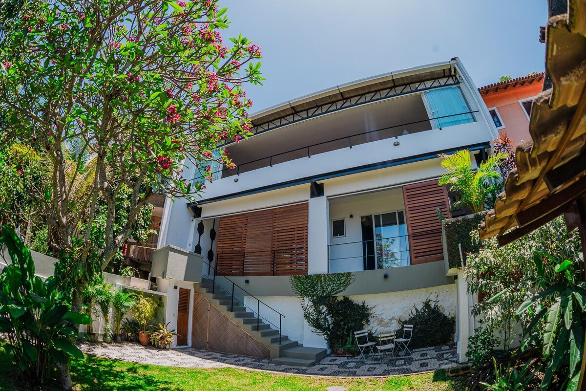 Incredible House w/ Pool and Breathtaking Views gallery image 3