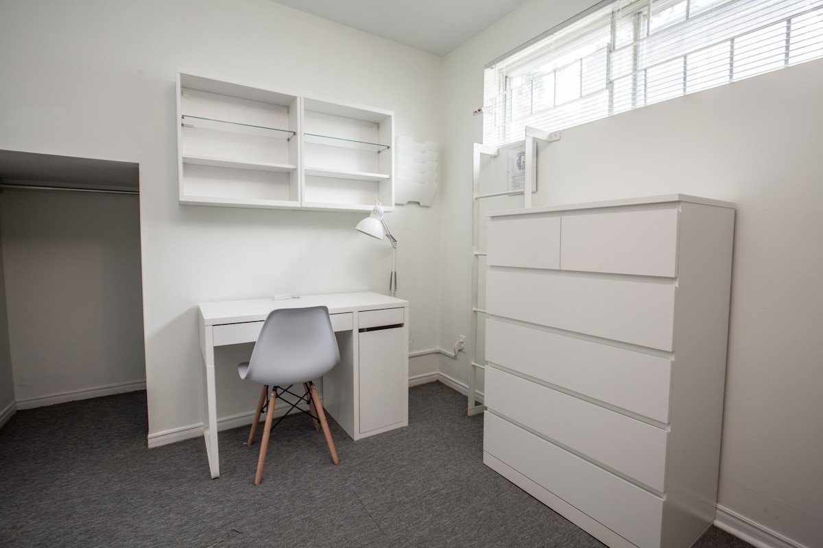 DUNDAS SQUARE – Spacious Bunker – with 2 Desks gallery image 4