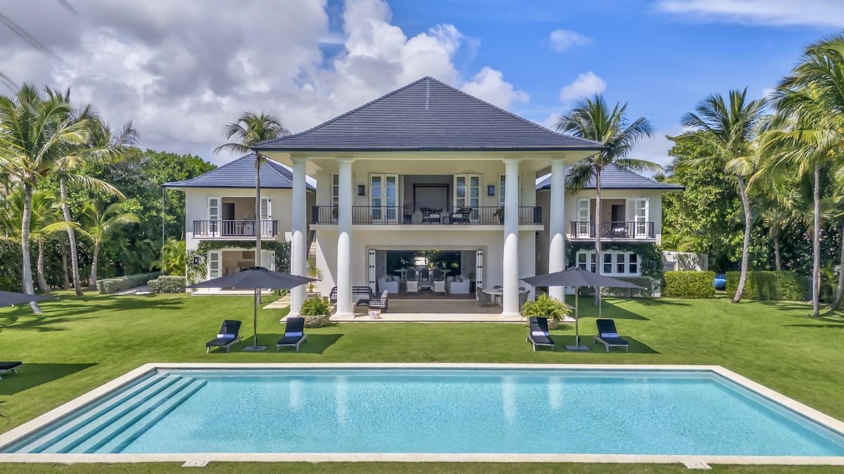 Corales 49 Elegant Coastal Sanctuary