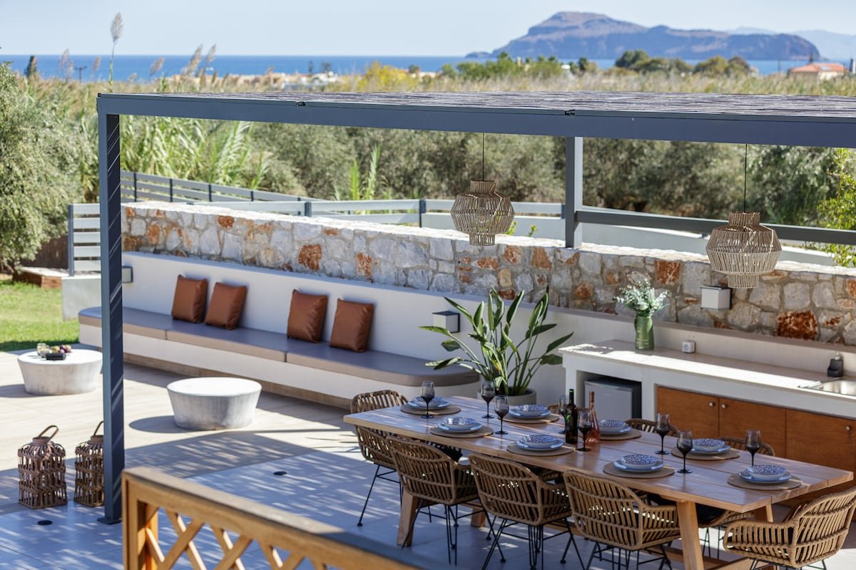 Villa Aviana,Free heated pool, BBQ,Seaview,Privacy gallery image 3