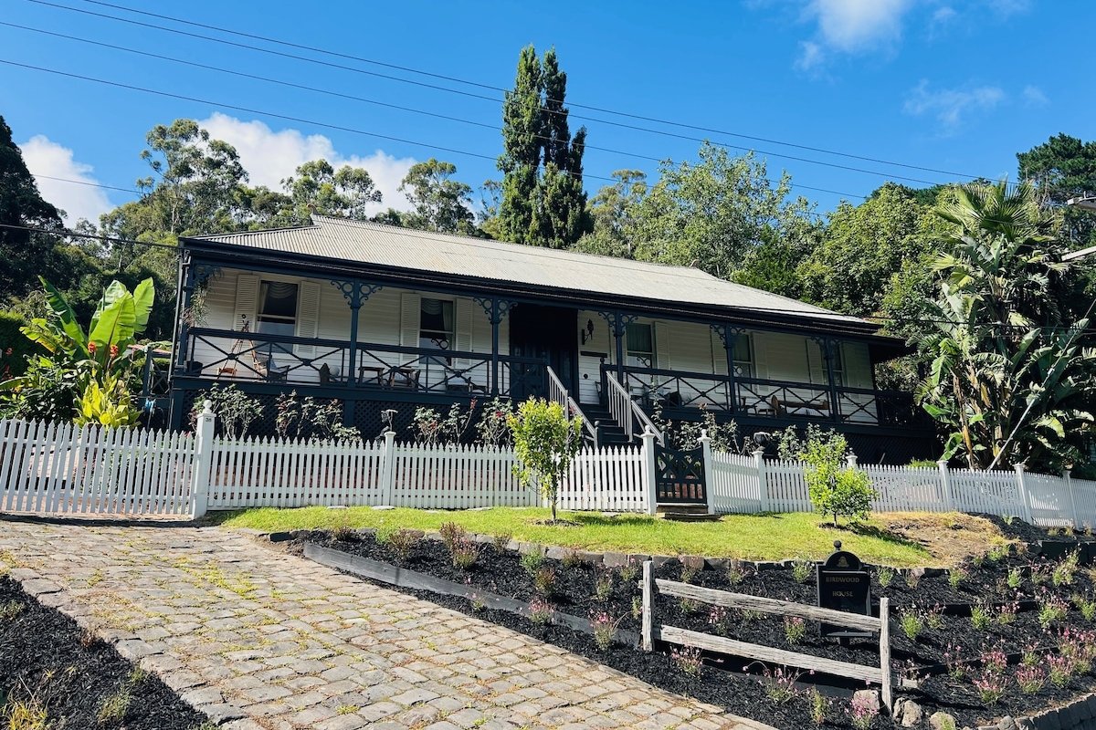 Large house, heart of Warburton (Birdwood House) gallery image 2